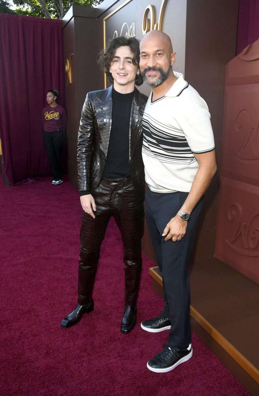 Тимоти Шаламе на презентации фильма &quot;Вонка&quot; в Лос-Анджелесе показал, как носить кожаный костюм (фото)